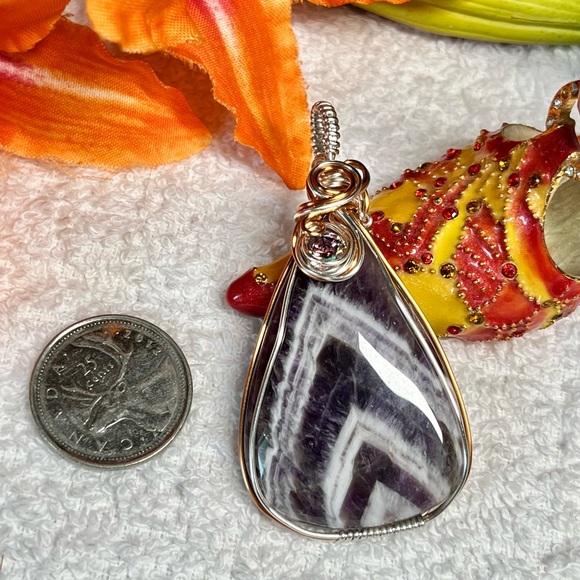 💜stunning purple chevron dream amethyst agate, wire wrapped artisan pendant - Picture 8 of 9